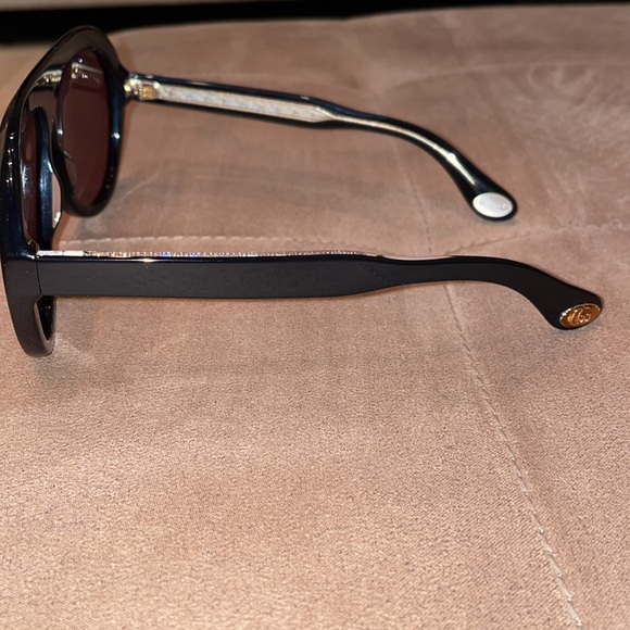 Too big for my face - Picture 2 of 11